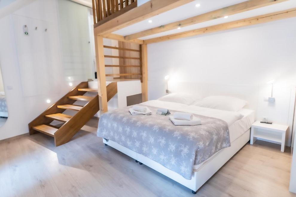 Bed and Breakfast Erhardt Panzio Шопрон Экстерьер фото