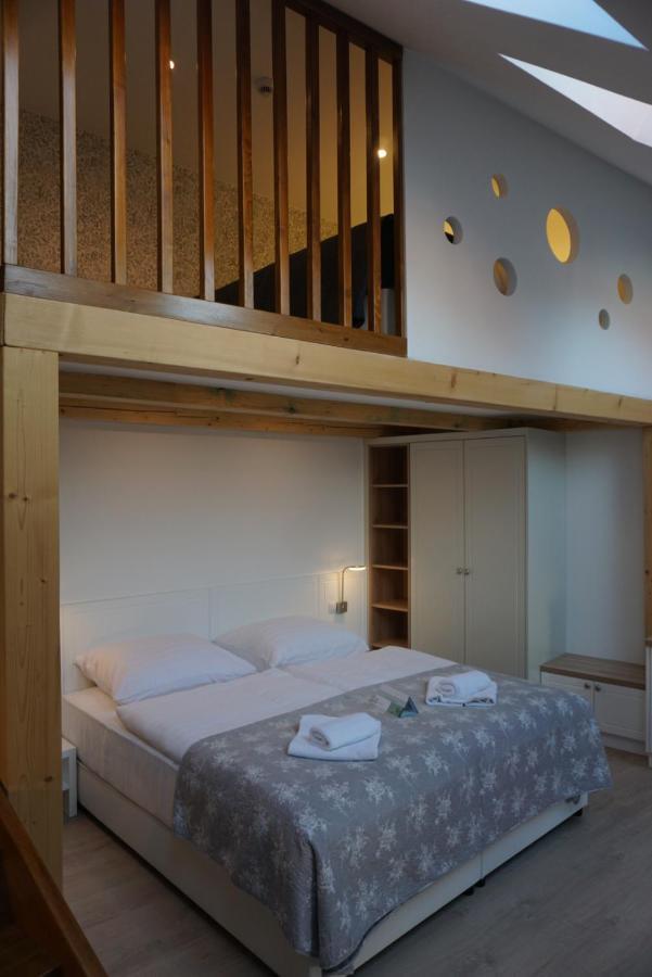 Bed and Breakfast Erhardt Panzio Шопрон Экстерьер фото