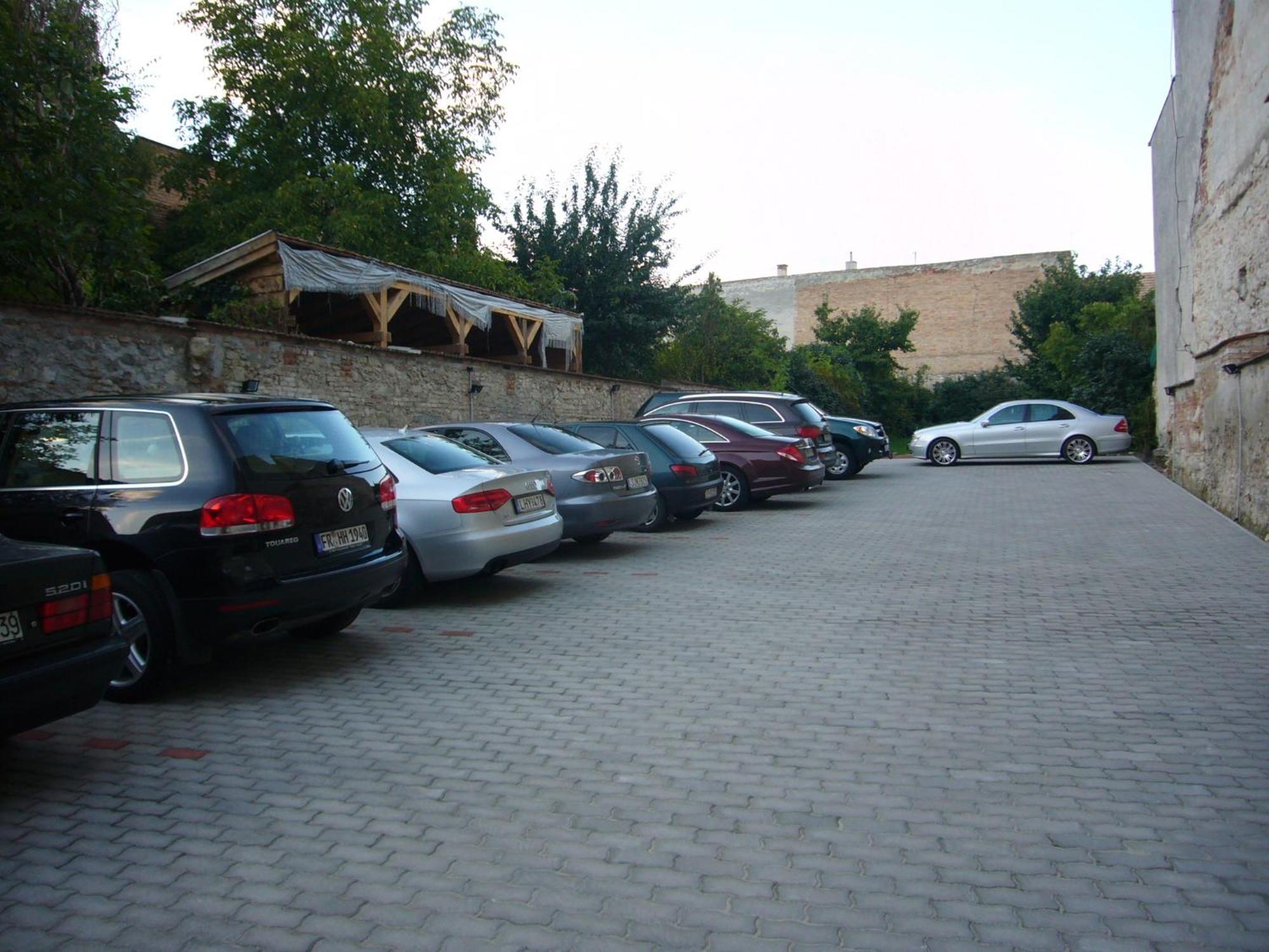 Bed and Breakfast Erhardt Panzio Шопрон Экстерьер фото