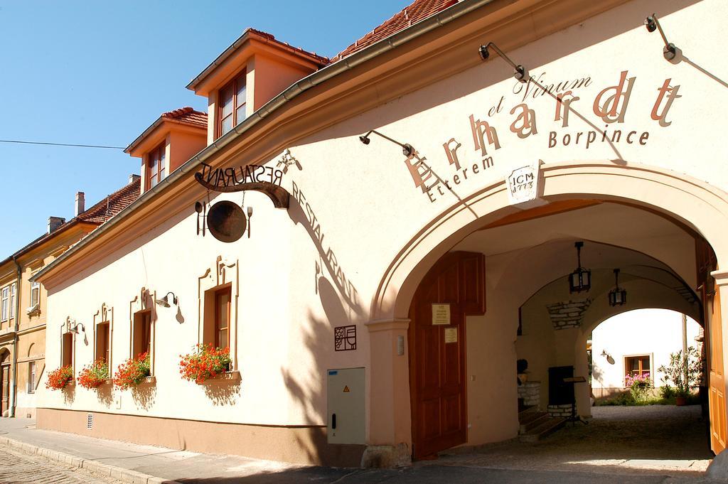 Bed and Breakfast Erhardt Panzio Шопрон Экстерьер фото