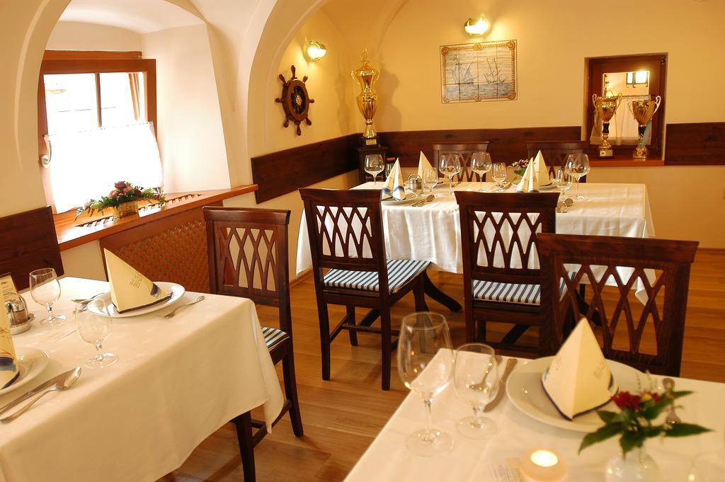 Bed and Breakfast Erhardt Panzio Шопрон Экстерьер фото