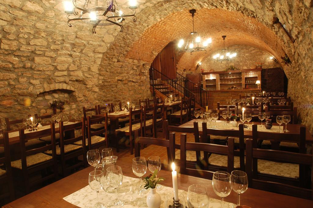 Bed and Breakfast Erhardt Panzio Шопрон Экстерьер фото